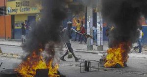 Haití bajo tensión por protestas contra aumento de combustibles