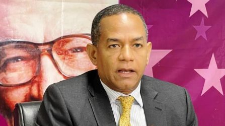 Julio C. Valentín renuncia del PLD; le hace abiertos cuestionamientos Julio C. Valentín renuncia del PLD; le hace abiertos cuestionamientos