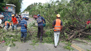 MOPC despeja vías Nordeste que fueron afectadas huracán Fiona