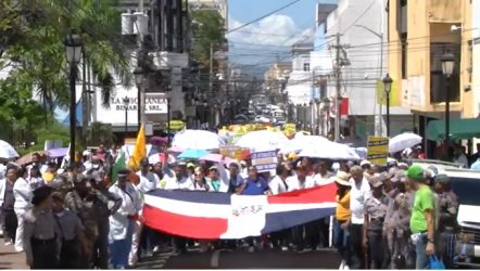 SANTIAGO: Cientos de personas marcharon contra las ARS y AFP