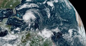 Se forma depresión tropical 8 y Fiona sigue como huracán mayor
