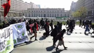 CHILE: Aumenta tensión pública debido a protestas estudiantiles