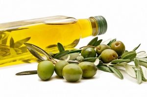 Dieta mediterránea rica en aceite oliva reduce riesgo cardiovascular