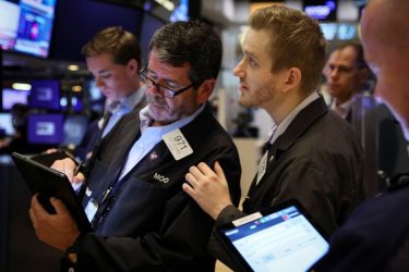 Wall Street cierra semana, el mes y el trimestre con grandes pérdidas
