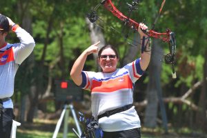 Carlina Guzmán establece récord nacional Copa Merengue Arquería