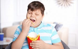 Comer rápido se asocia a mayor riesgo de sobrepeso y otros daños