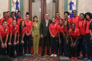 Abinader recibe selección voleibol ganó Copa Panamericana México