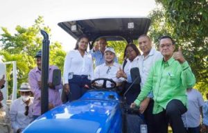EL SEIBO: FEDA entrega tractores a las asociaciones de ganaderos