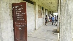 Inmigrantes haitianos invaden escuela en construcción SDE