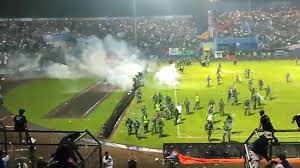 INDONESIA: Unos 125 muertos en  enfrentamientos en partido futbol