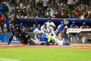 Licey vence por segundo día a los Leones; Gigantes y Estrellas ganan