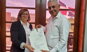 Espaillat deposita 5 proyectos legislativos en Cámara Diputados