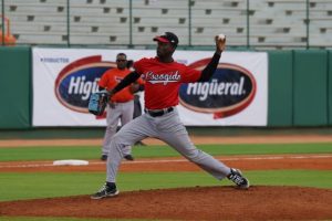 Sandro Fabián pega cuadrangular en victoria Leones sobre los Toros