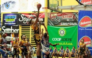 Don Bosco domina semifinal en el Baloncesto Superior de Moca