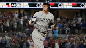 Aaron Judge rompe el récord de Roger Maris al conectar jonrón 62