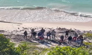 Tratan rescatar 48 migrantes de RD abandonados en isla Mona