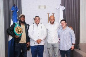 Campeón mundial dominicano de boxeo quiere pelear con Golovkin