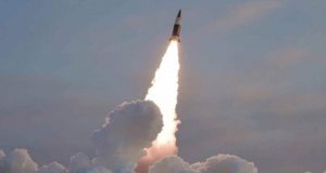Corea del Norte lanza dos proyectiles sobre el mar de Japón