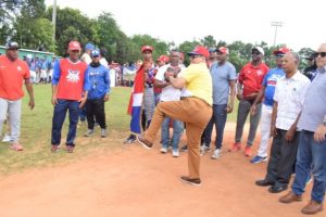 Camacho resalta integración ligas en apertura torneo béisbol U-14 