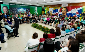 Leonel se reúne con 100 mujeres aspiran a Dirección Política de FP