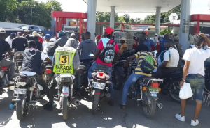 Motoristas haitianos bloquean el paso fronterizo Carrizal-Elías Piña