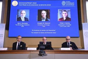 Nobel de Economía premia a tres investigadores crisis financieras