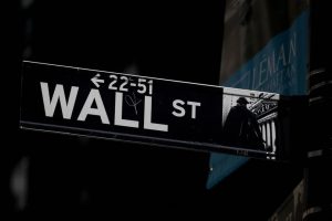 Wall Street cierra con fuertes ganancias, sigue ganando terreno