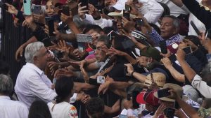 MEXICO: AMLO se da un baño de masas y enumera sus logros