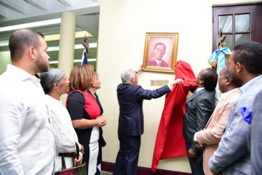 Ateneo Dominicano reconoce los aportes José Francisco Peña Gómez
