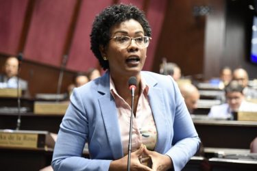 Diputada Fior Daliza Peguero renuncia al PRD; se declara «independiente» Diputada Fior Daliza Peguero renuncia al PRD; se declara «independiente»