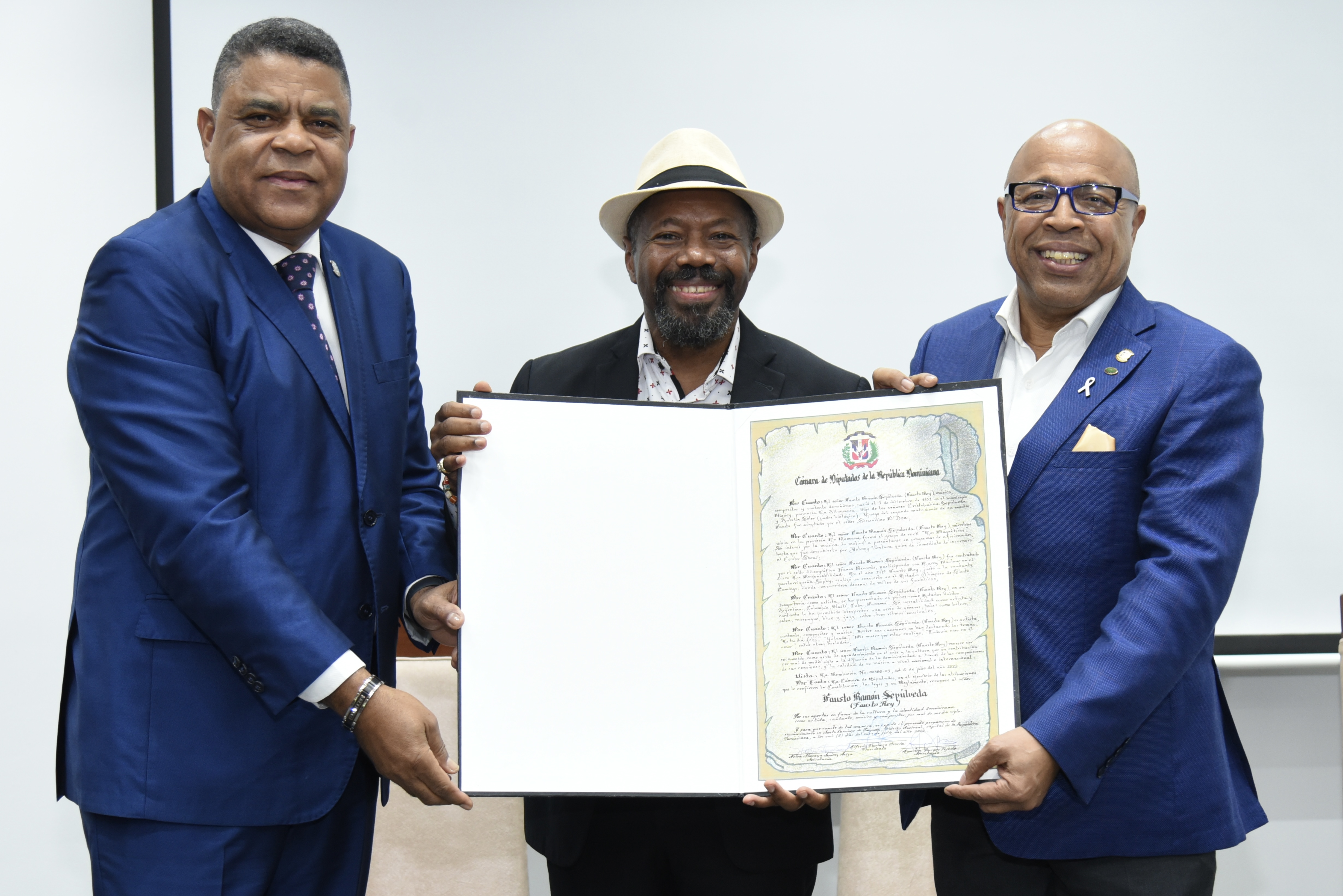 Cámara de Diputados entrega un reconocimiento a Fausto Rey imagen