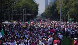 MEXICO: Multitud se manifiesta contra reforma electoral de AMLO