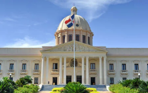 Presidente ordena perseguir a los invasores de propiedades en la RD