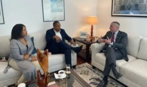 PERU: Embajador R. Dominicana recibe a dos funcionarios del SNS