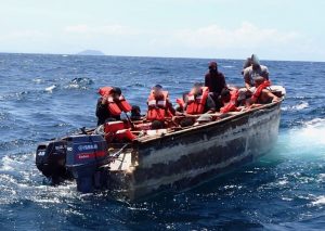 PUERTO RICO: Guardacostas repatria 69 migrantes hacia Rep. Dominicana