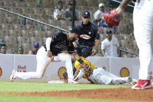 Aguilas triunfan; Estrellas ganan doble juego; Licey vence Gigantes