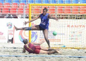 Balonmano femenino clasifica a semifinales en juegos playeros