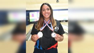 Carmina Hermón se corona campeona en torneo de boliche