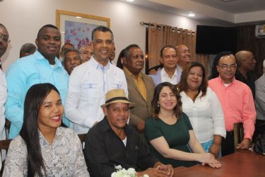 Directora de «Supérate» se reúne con representantes partidos SDE Directora de «Supérate» se reúne con representantes partidos SDE