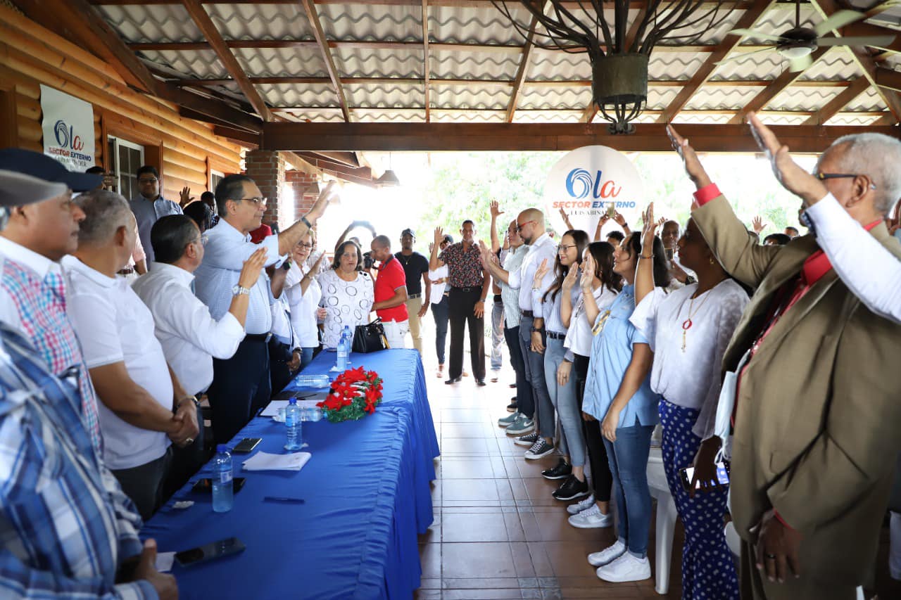 SAN CRISTOBAL: Dirigentes se juramentan sector externo PRM imagen