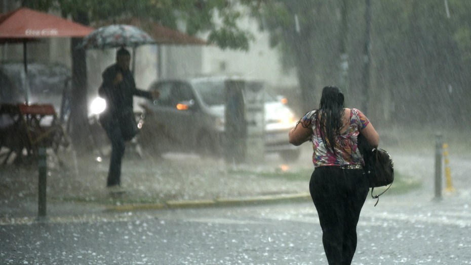 Aguaceros, tronadas y ráfagas de vientos en varios puntos de la RD imagen