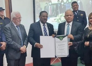 Reconocen al pediatra Edisson Féliz Féliz durante premio médico