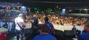 La Mega Parranda Navideña  congregó multitud en Santiago