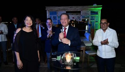 Leonel Fernández comparte con empresarios en cóctel navideño Leonel Fernández comparte con empresarios en cóctel navideño