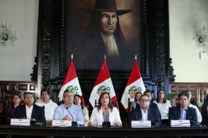 PERÚ: Presidenta exige adelanto de las elecciones «sin excusas»