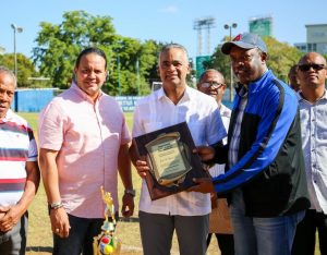 Claret City y Fénix de SC ganan IV Clásico de Softbol Navideño