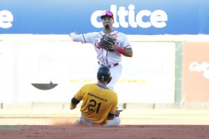 Estrellas derrotan Licey; Gigantes vencen a los Toros; Leones ganan