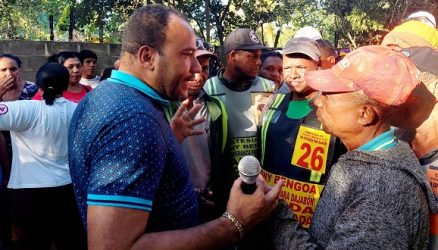 Fundación Salvador Holguín entrega bonos y raciones navideñas