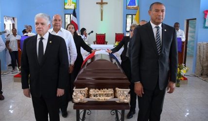 Senadores hacen guardia honor funeral Francisco Jiménez Reyes