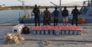 DNCD y la Armada interceptan lancha con 424 paquetes cocaína